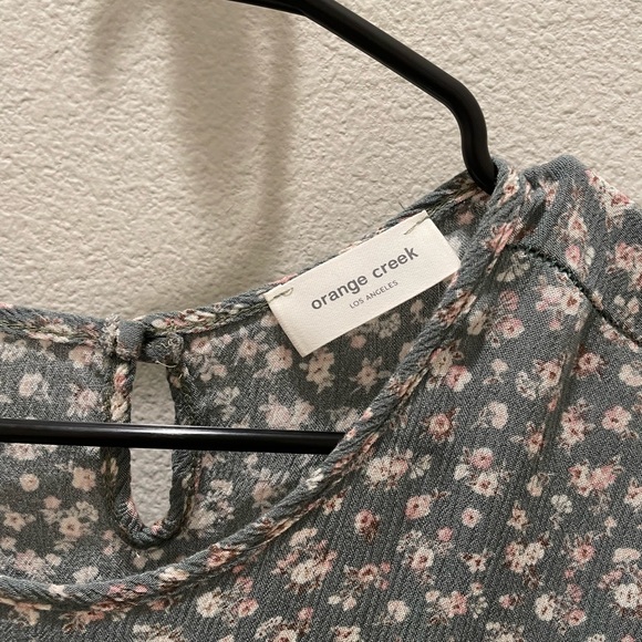 Sage Floral Tiered Blouse - Picture 2 of 3